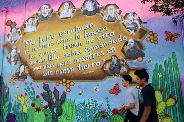 Las Fotos mural dedicated to immigrant women